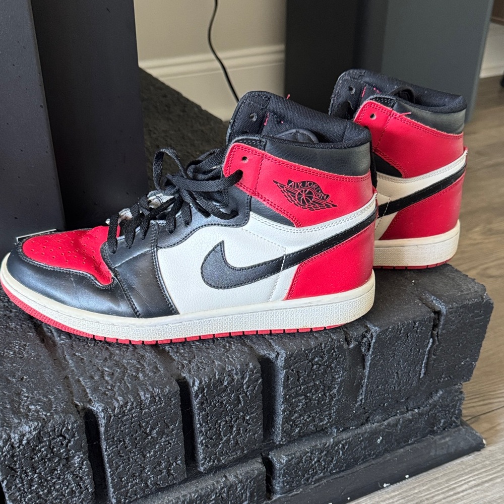 Men’s Nike Air Jordan High Top Sneakers Size 10